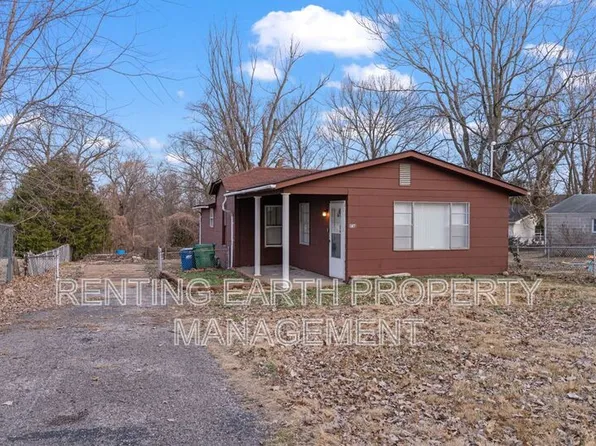 9746 Diamond Dr, Saint Louis, MO 63137