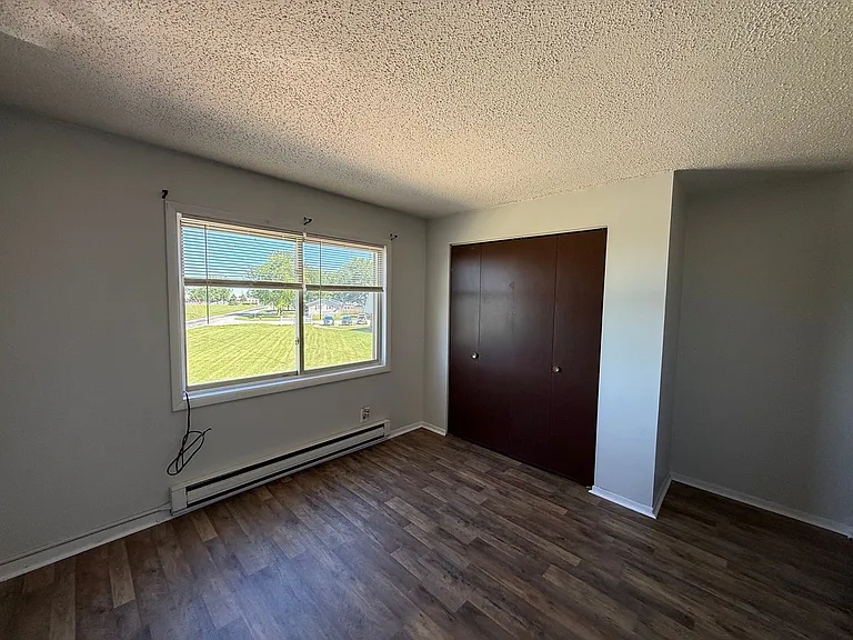 373 S West St #6 — Photo 8
