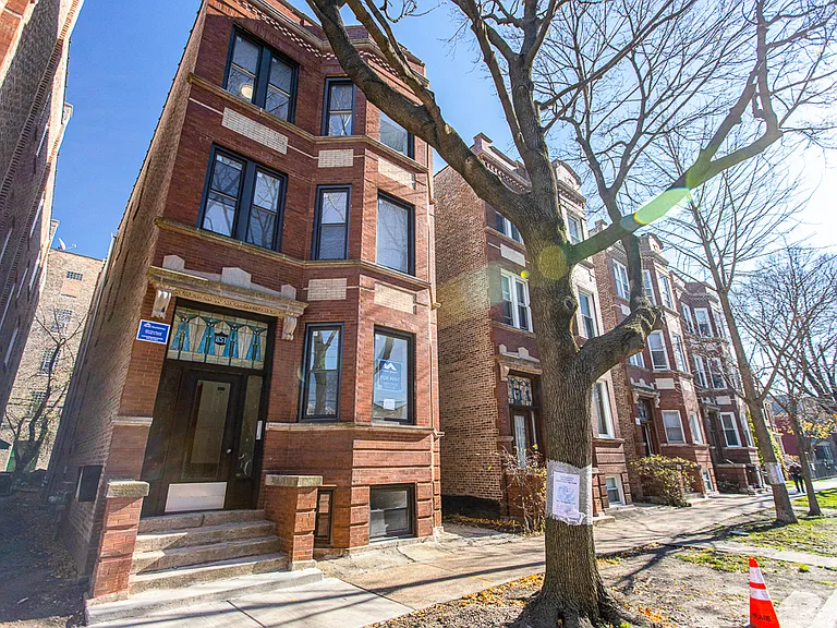 851 N. Leavitt St. — Photo 2