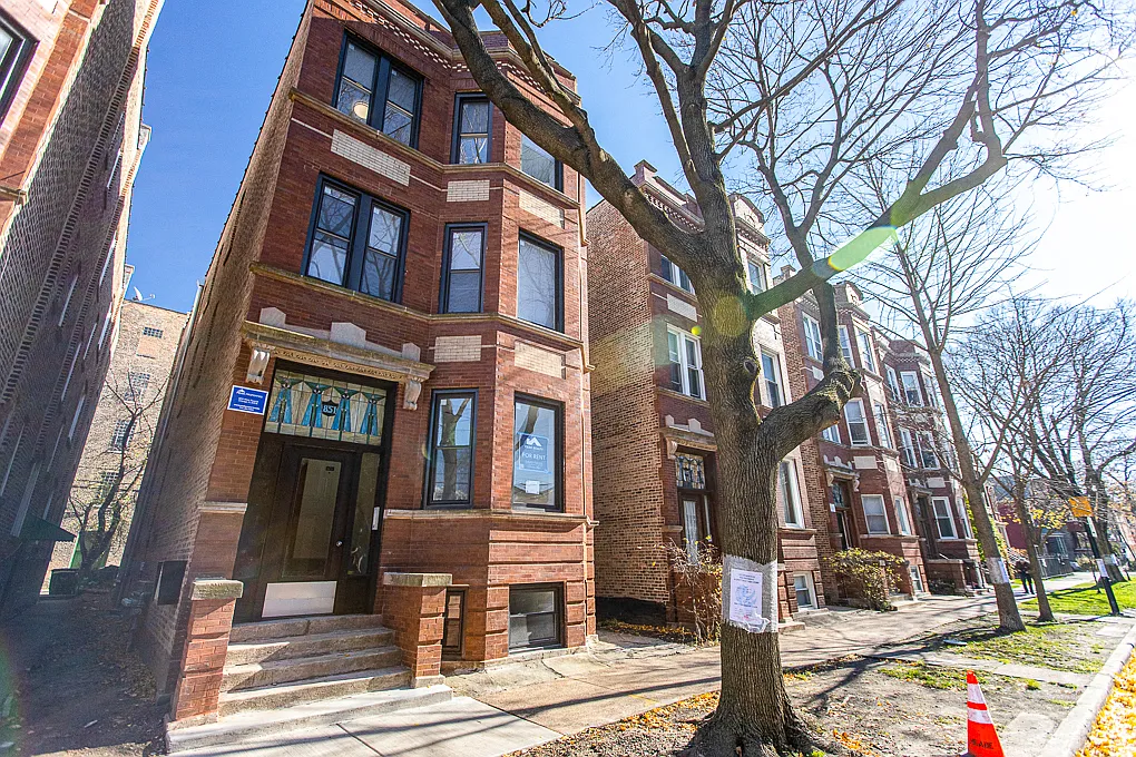 Building Photo - 851 N. Leavitt St.