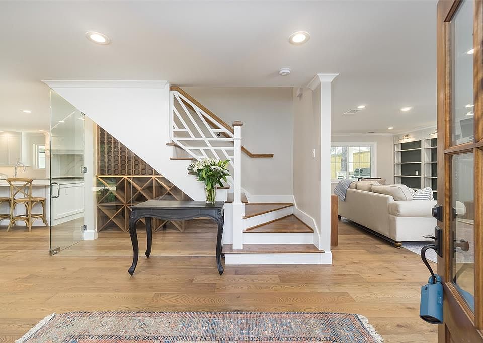 1st image of 814 Thornvine Ln