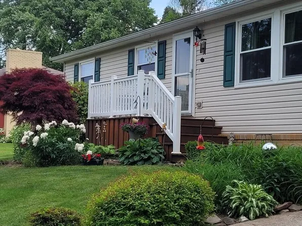 221 Peters Dr, Altoona, PA 16601
