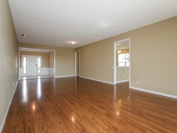 5th image of 364 Fareham Dr