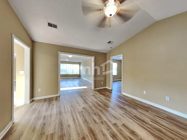 208 Winding Willow Trl — Photo 5