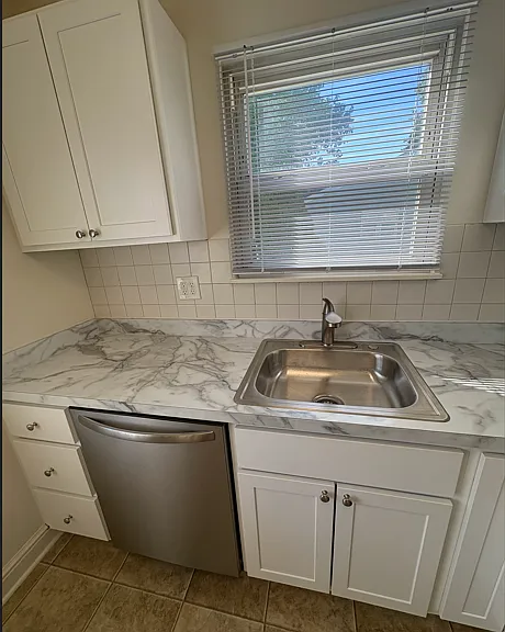 408 Laburnum Rd — Photo 9