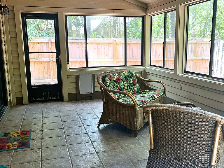Sunroom -furniture is optional