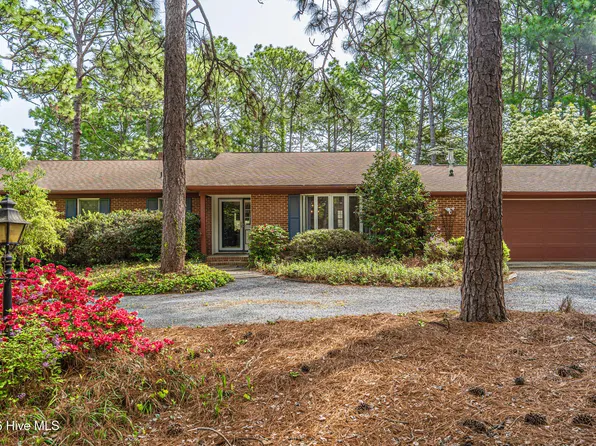 5 Par Dr, Whispering Pines, NC 28327