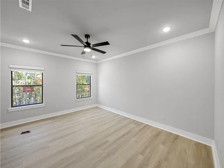 100 Selkirk Dr — Photo 10