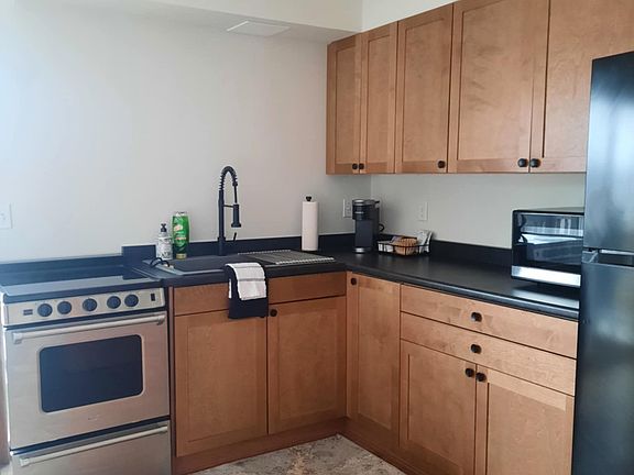2nd image of 82 Croix St #2