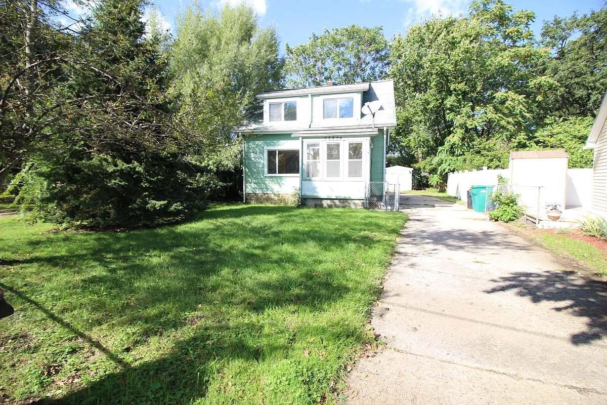 36834 Perry St photo 1