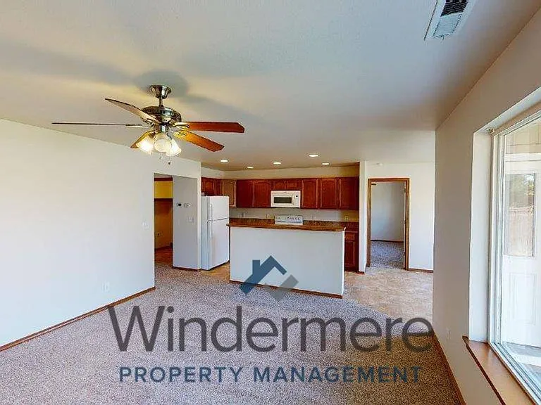 2106 S Quillan St — Photo 4