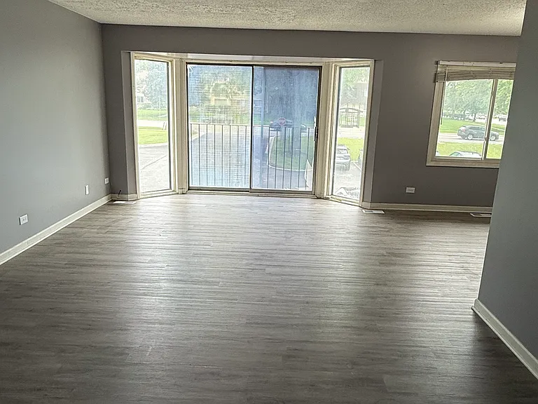 2900 Mitchell Dr #7 — Photo 3