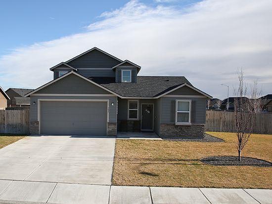 1st image of 1637 Crab Apple Cir