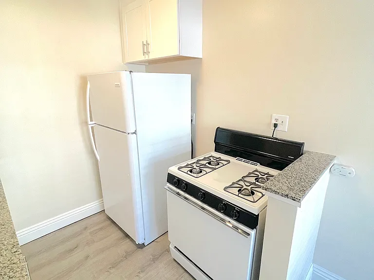 2121 Placentia Ave #E — Photo 8