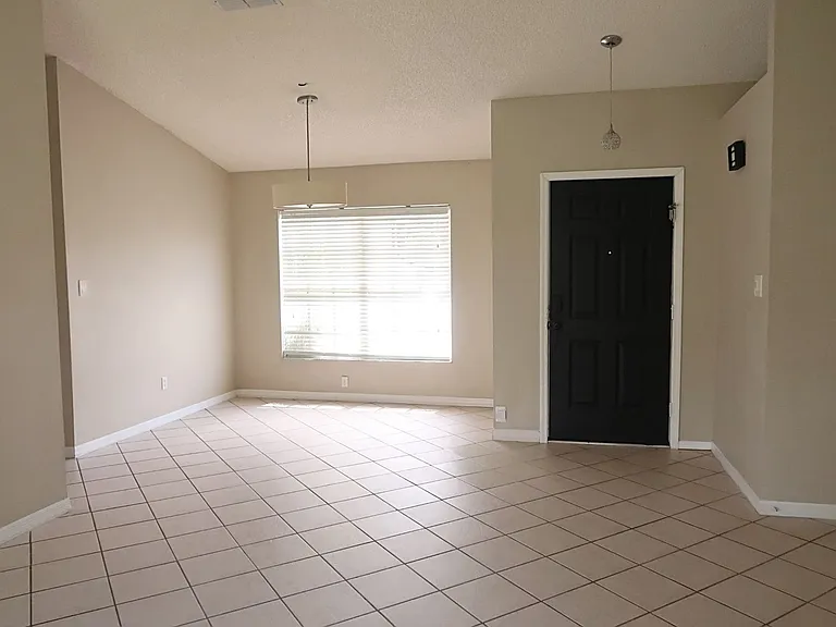 15640 Kensington Trl — Photo 14