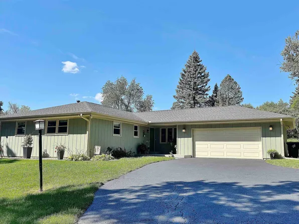 12632 N Gate Rd, Roscoe, IL 61073