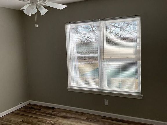 5th image of 909 Georgian Dr APT E