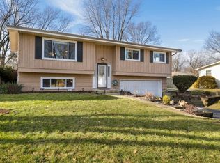 5704 Clover Dr, Lisle, IL 60532