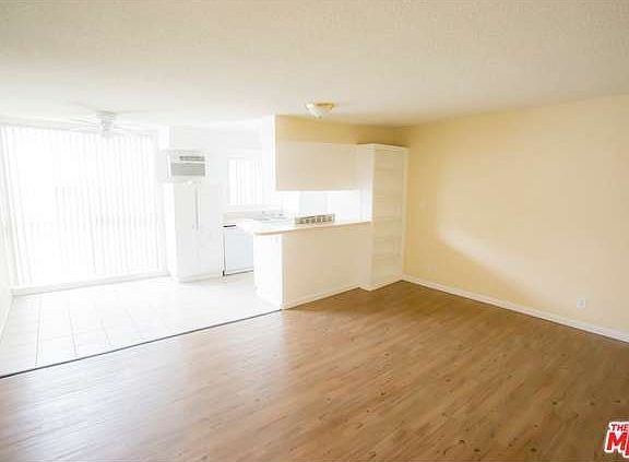 3rd image of 324 S St Andrews Pl APT 104