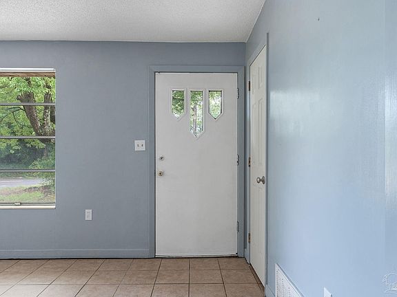 3rd image of 6147 Hilltop Dr