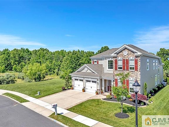3rd image of 29 Michelangelo Dr S