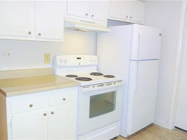 2270-14A Sunderland Rd, Winston Salem, NC 27103