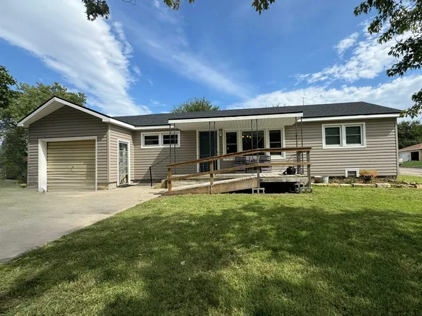 1003 N 4th St, Lincoln, KS 67455