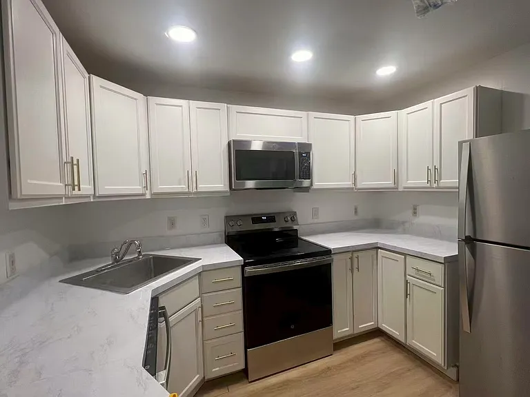 Eat-in-Kitchen