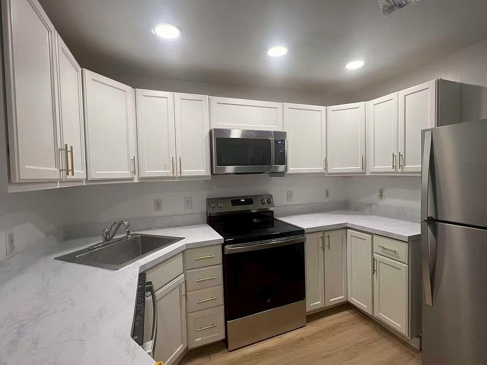 Eat-in-Kitchen