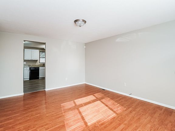 4th image of 2142 Shawbury Ct E