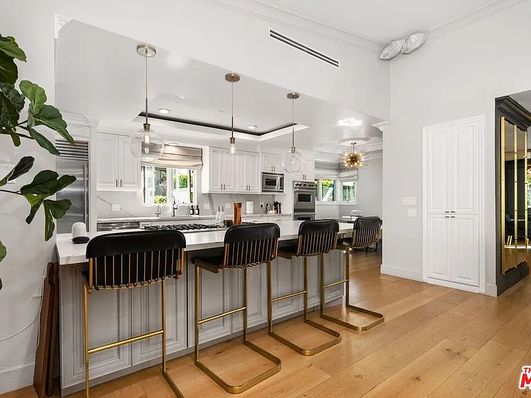 2120 San Ysidro Dr — Photo 12