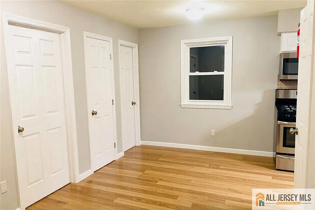 2 bed, 1.0 bath, $1,500 — Photo 2
