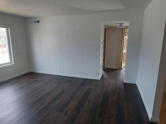 4th image of 202 S Paw Paw St #10