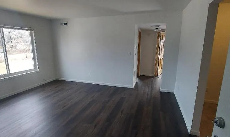 202 S Paw Paw St #10 — Photo 4