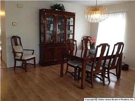 3rd image of 230 Balsam Pl