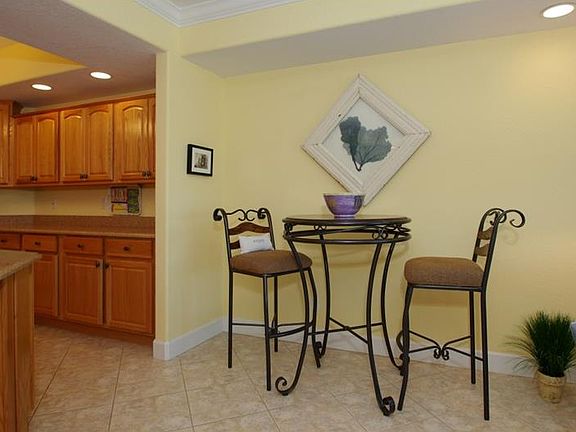5th image of 1090 Pinellas Bayway S APT A2