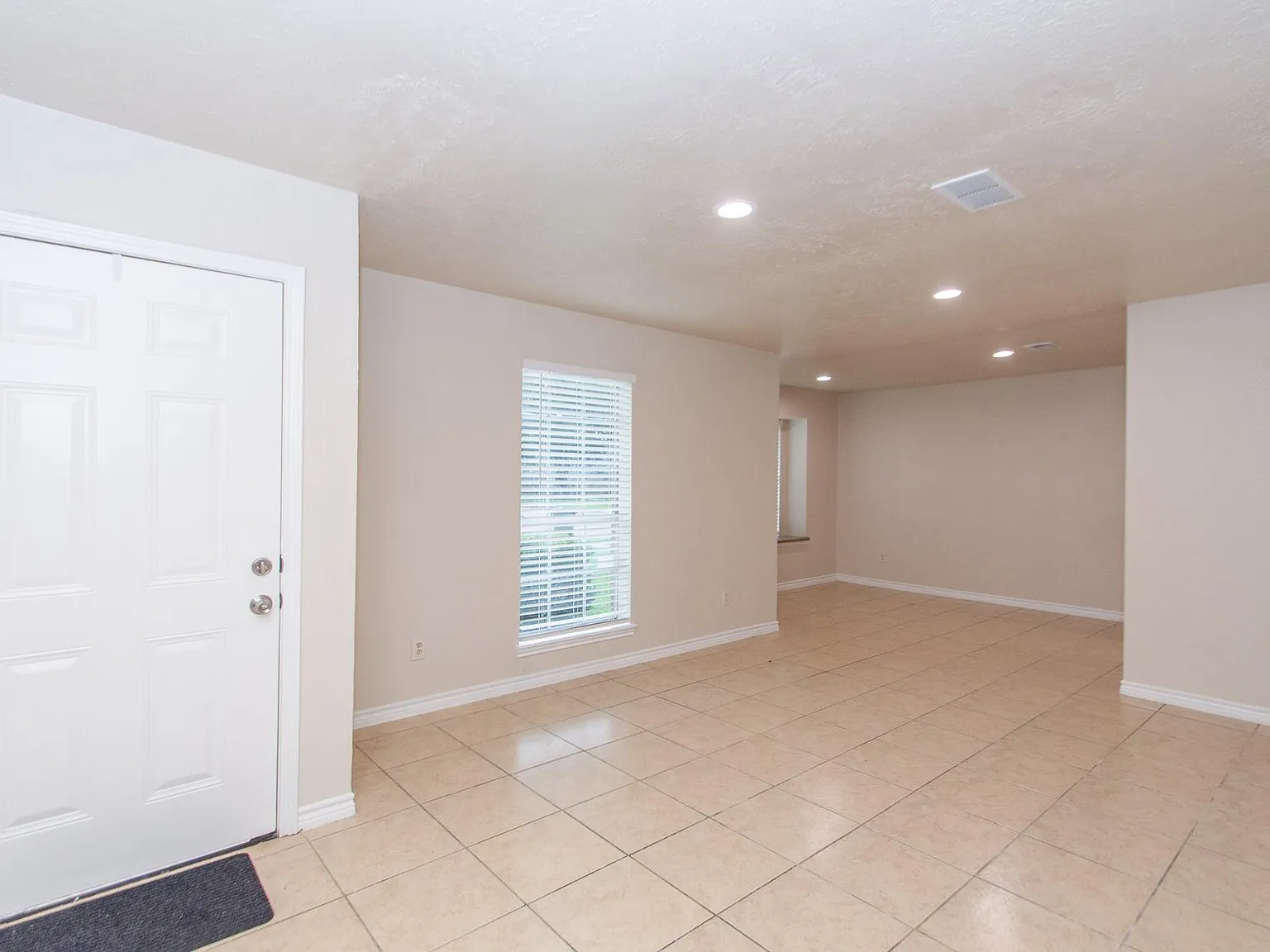 4 bed, 2.0 bath, 1855 sqft, $1,950 — Photo 3