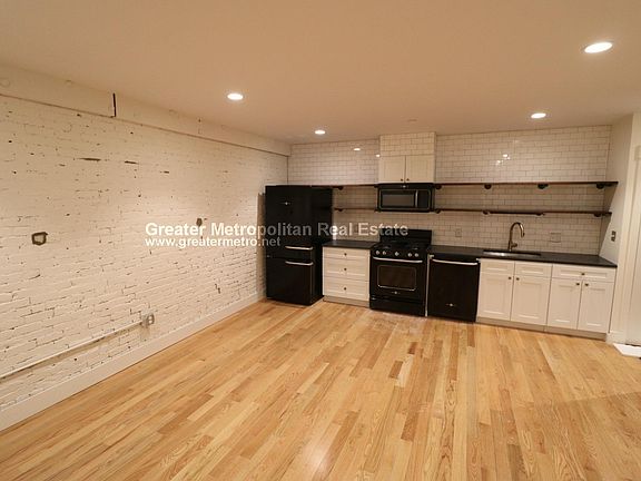 4th image of 282 North St APT 4