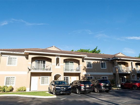 2nd image of 911 Hillcrest Ct #3