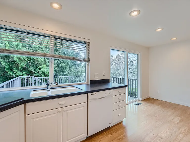 17308 NE 13th Pl — Photo 10