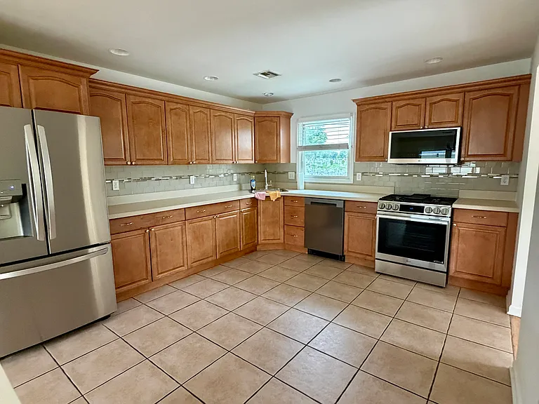 65 Linden St #2 — Photo 7