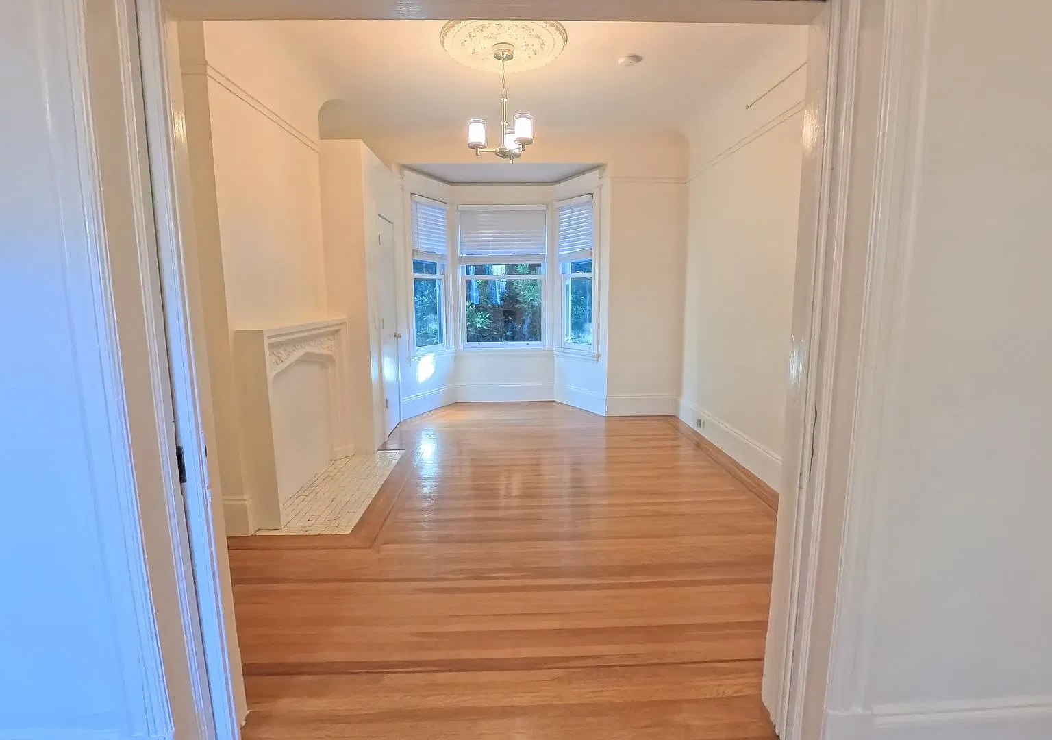 Spacious 2BD/1BA (Flex 3) in Lower Haight | San Francisco — Photo 2