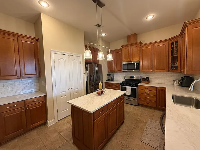 4410 Windlake Dr — Photo 8