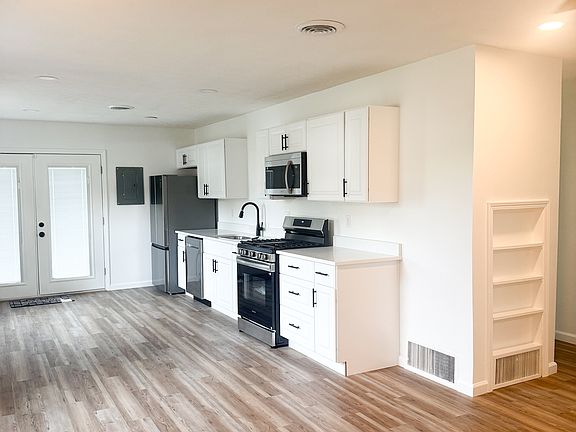 3rd image of 4927 Diana Dr