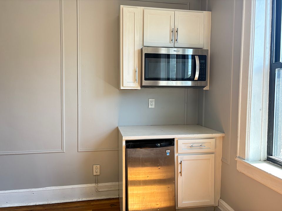 1st image of 1144 E Grand St #205