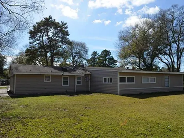 142 Azalea St, Prairie View, TX 77484