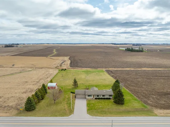 4515 Grundy Rd, Cedar Falls, IA 50613