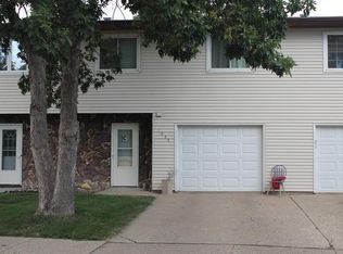 1044 Adobe Trl SE, Mandan, ND 58554