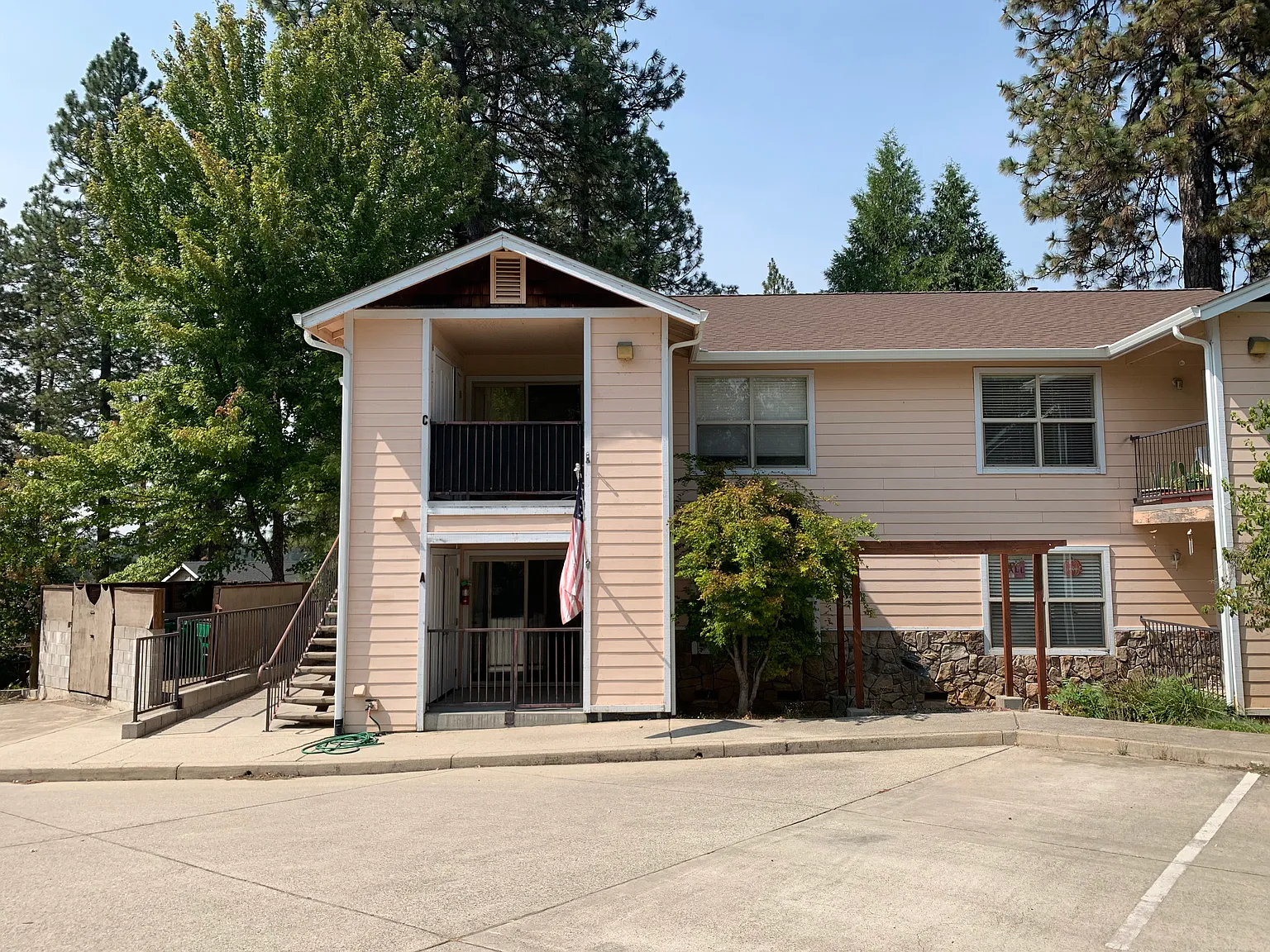 2 bed, 1000 sqft, $2,100 — Photo 1