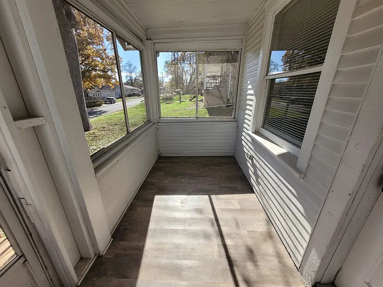 3020 Columbia St — Photo 4